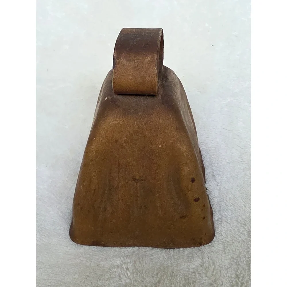 Vintage Rustic Metal Cowbell Antique Farmhouse Decor Primitive Bell with Clapper